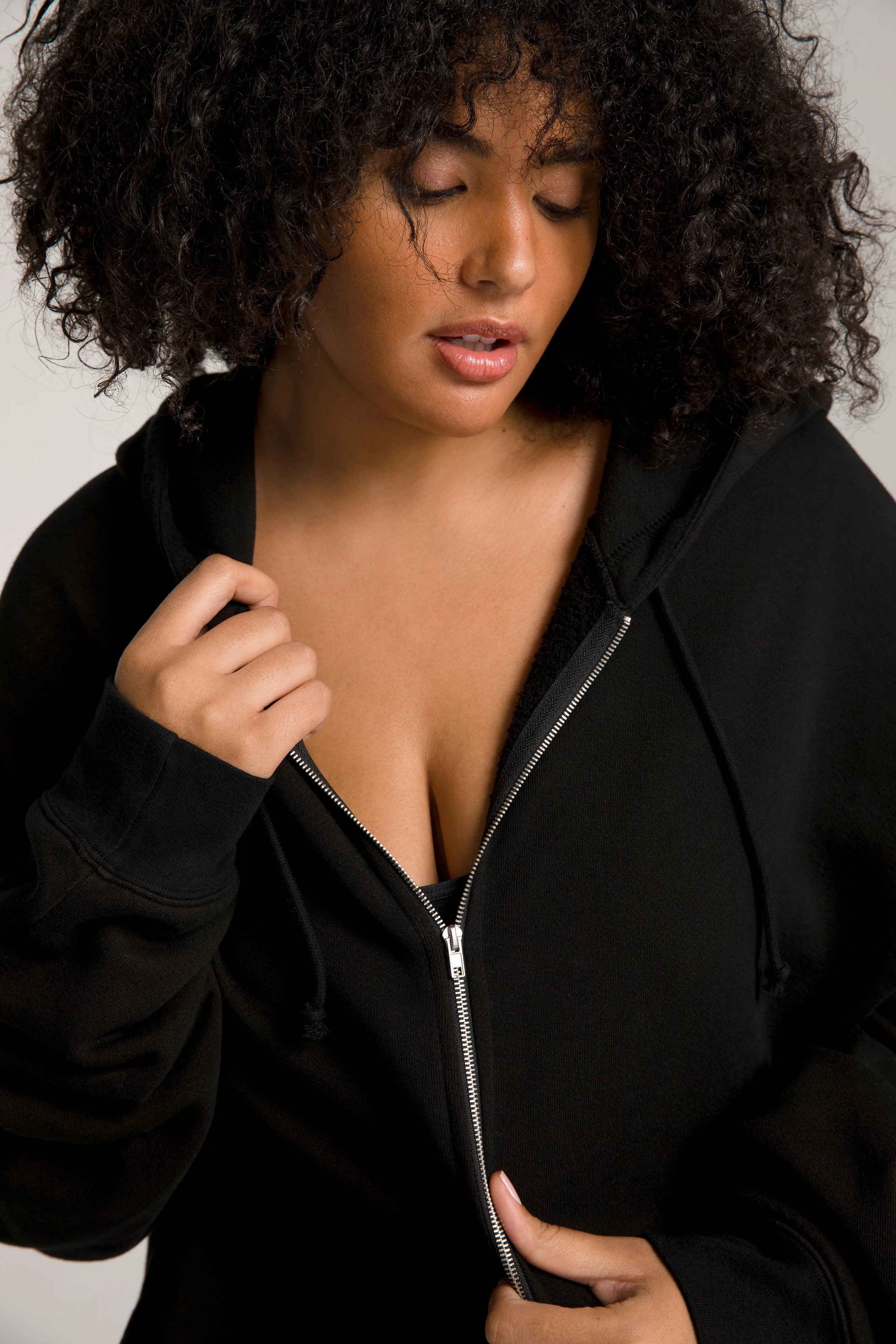 BOYFRIEND ZIP HOODIE | BLACK001