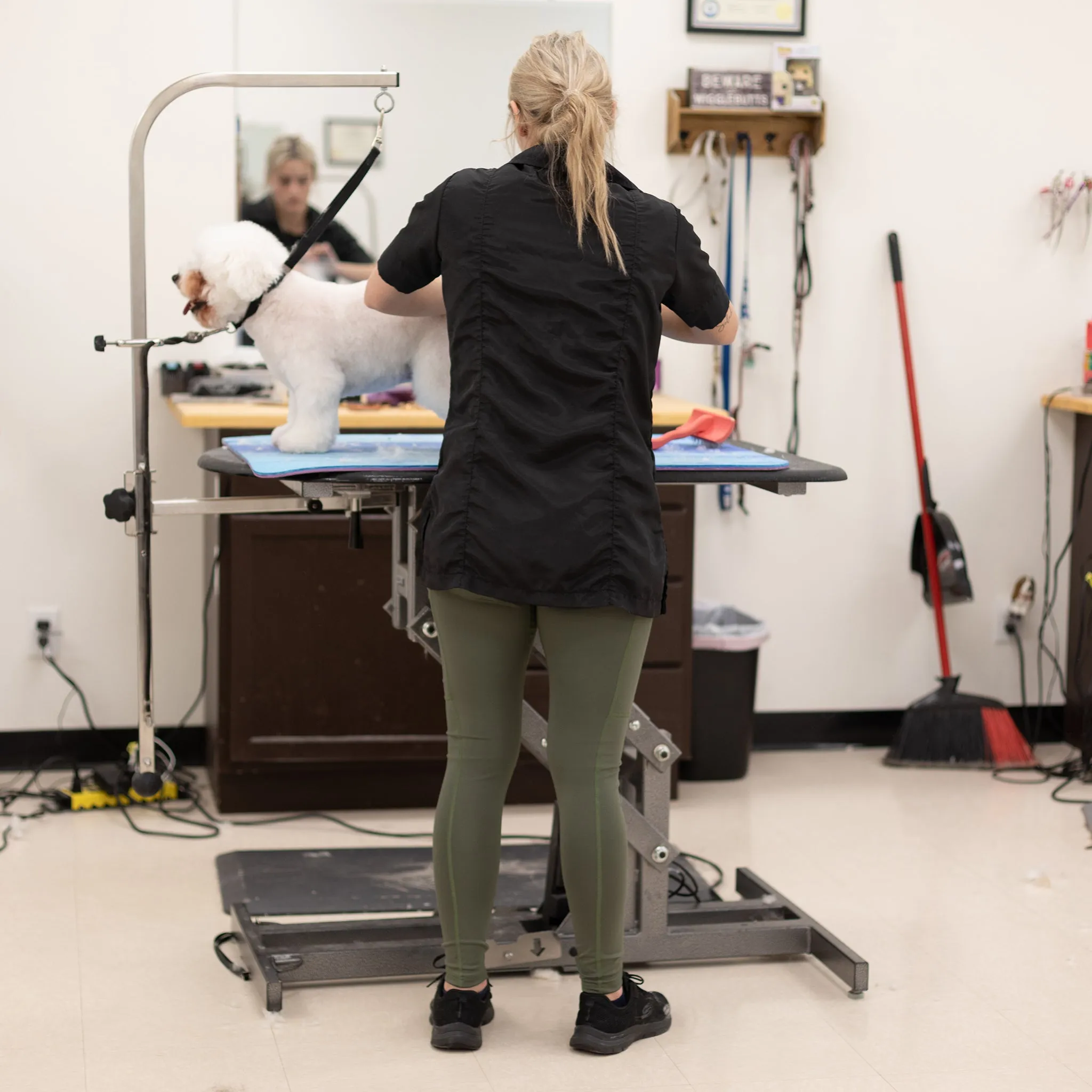 Hair-Resistant Army Green Leggings